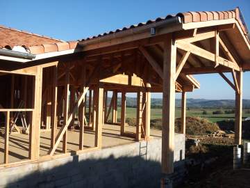 VRAI ou FAUX ? La maison bois est moins solide et résistante qu'une construction traditionnelle