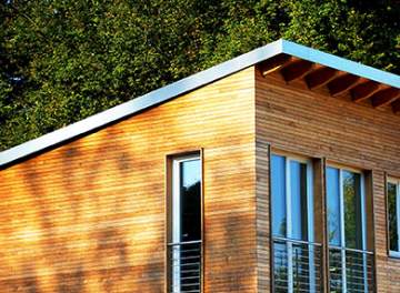 VRAI ou FAUX ? La maison en bois brûle plus vite que le béton ou la brique