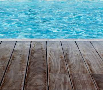 Comment faire une terrasse en bois pour sa piscine à Cazères?